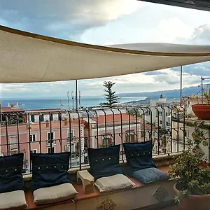 alyartapartment-taormina-duomo-golf-etna-wiew.taorminaitalyhotels.com/